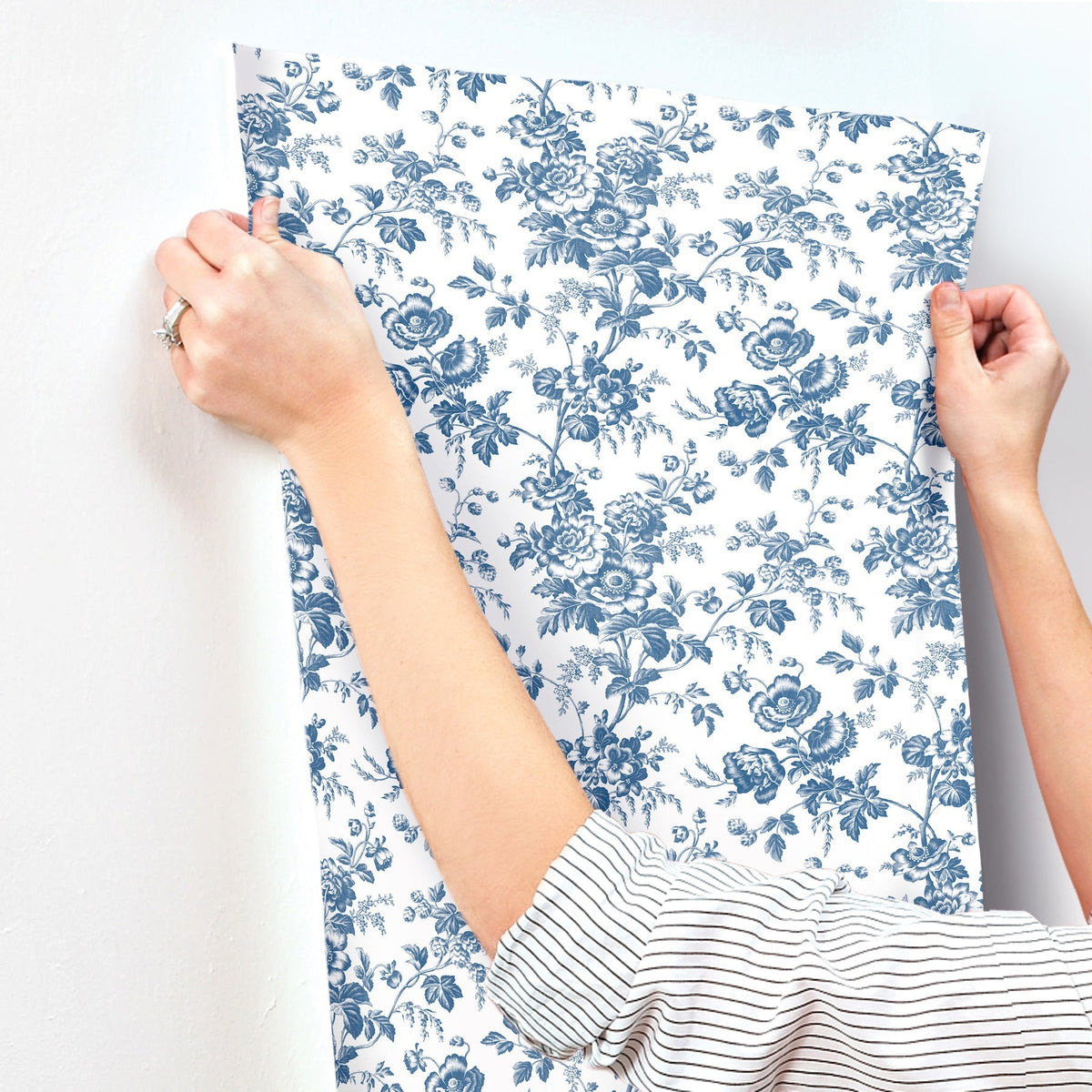 RT7873-peel-and-stick-wallpaper-stick-application-step