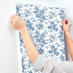 RT7873-peel-and-stick-wallpaper-stick-application-step