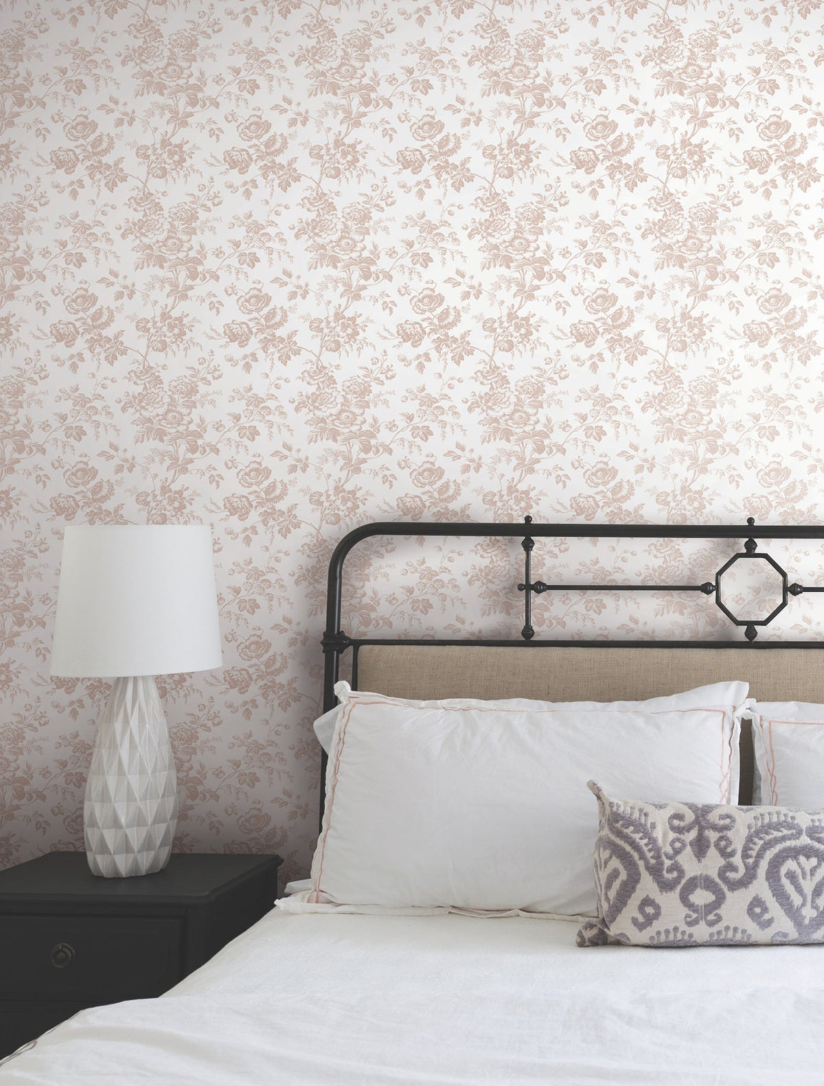 RT7874-peel-and-stick-wallpaper-room-scene-detail-closeup