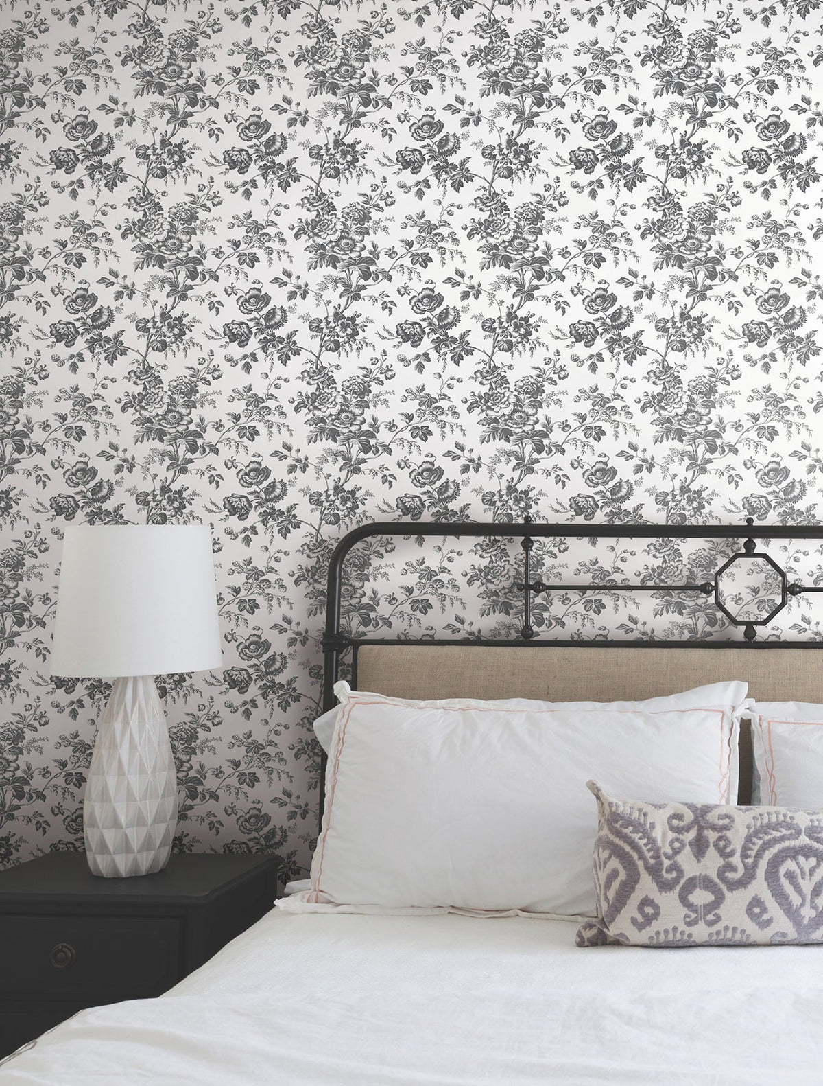 RT7875-peel-and-stick-wallpaper-room-scene-detail-closeup