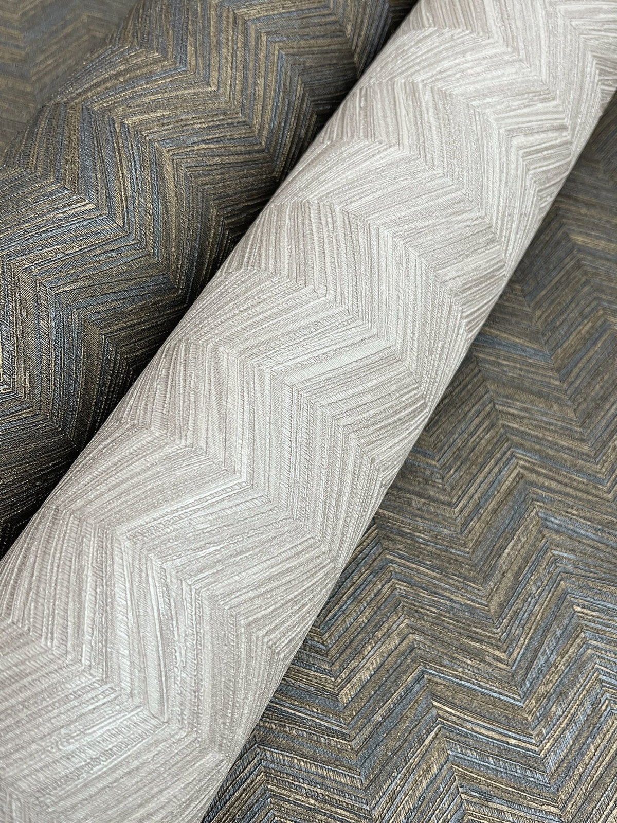 SI25360-peel-and-stick-wallpaper-detail-closeup