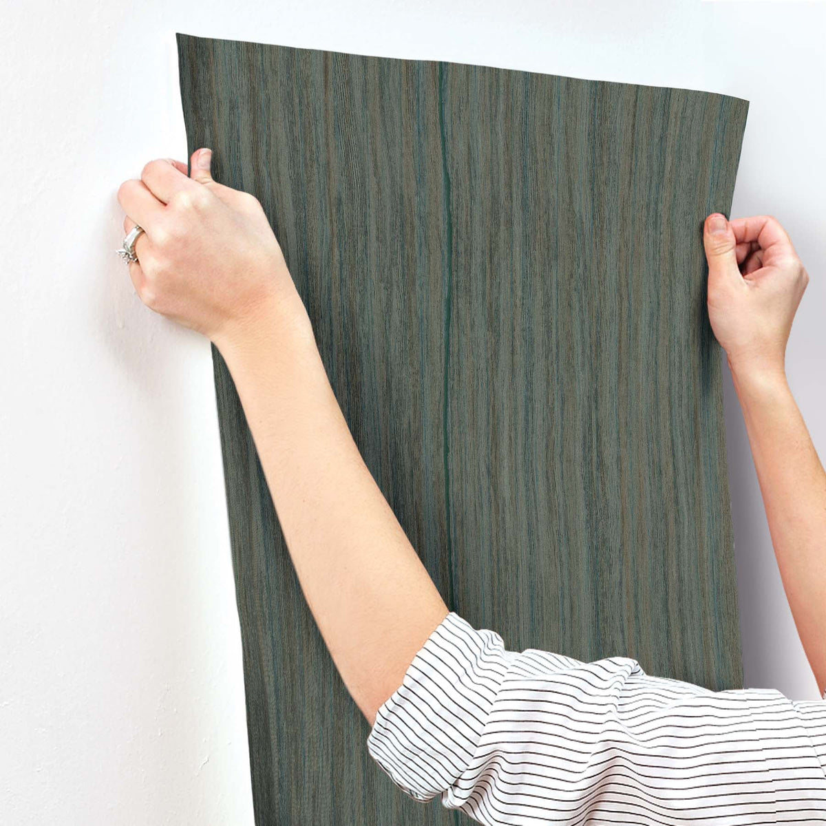 SI25715-peel-and-stick-wallpaper-stick-application-step