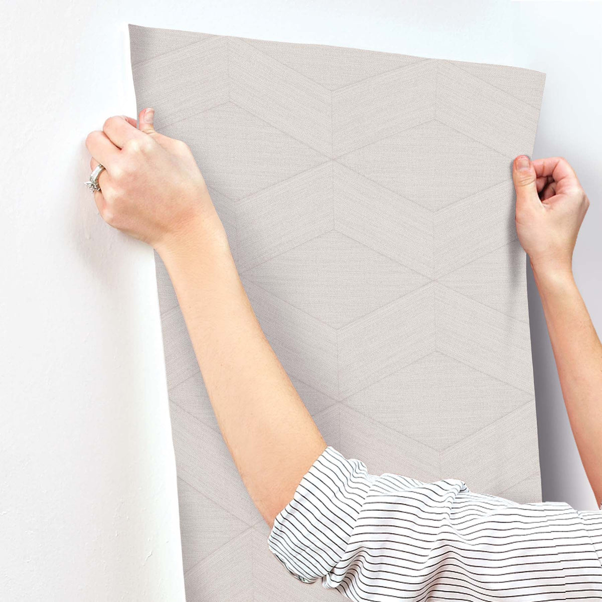 SI25831-peel-and-stick-wallpaper-stick-application-step