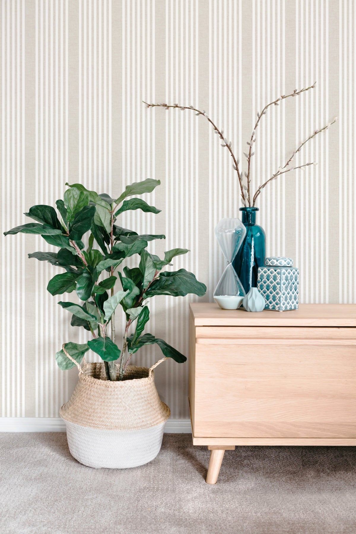 SR1581-peel-and-stick-wallpaper-room-scene-detail-closeup