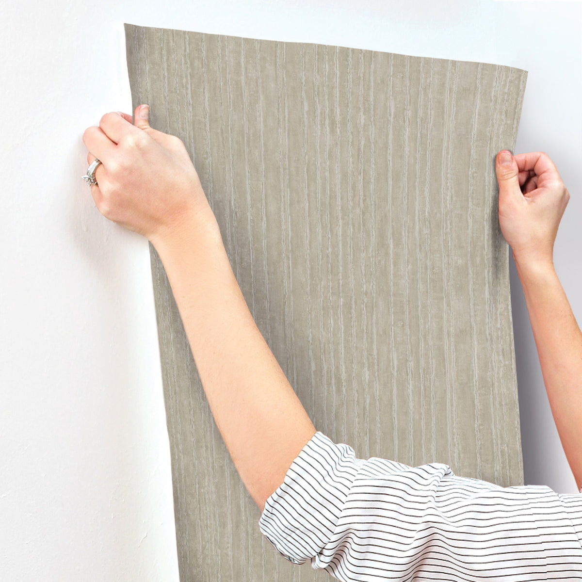 UW1025N-peel-and-stick-wallpaper-stick-application-step