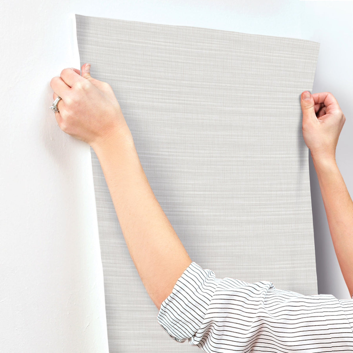 UW1038N-peel-and-stick-wallpaper-stick-application-step