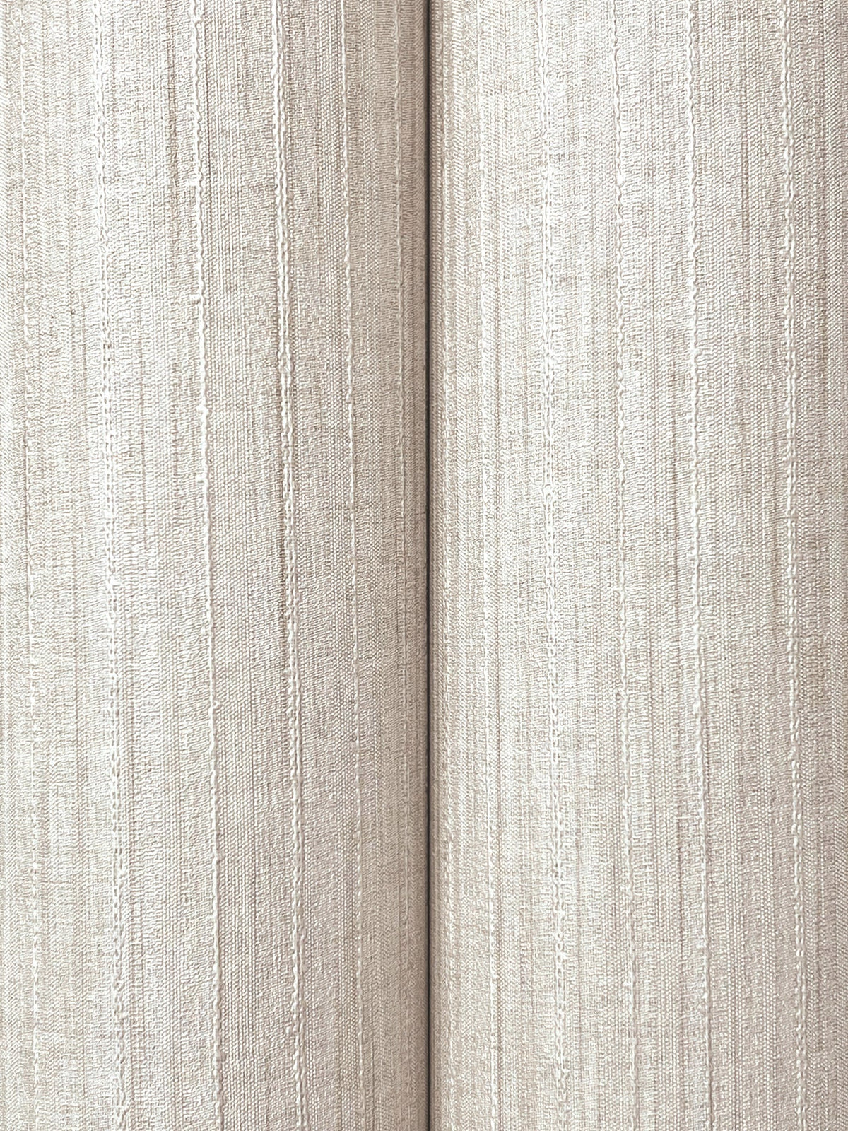 UW1050N-peel-and-stick-wallpaper-detail-closeup