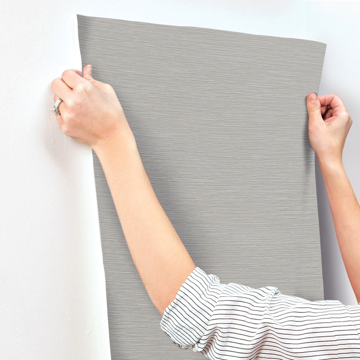 UW1070N-peel-and-stick-wallpaper-stick-application-step