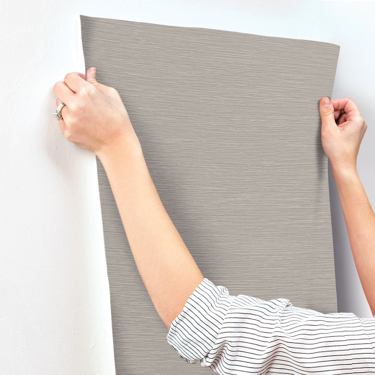 UW1075N-peel-and-stick-wallpaper-stick-application-step