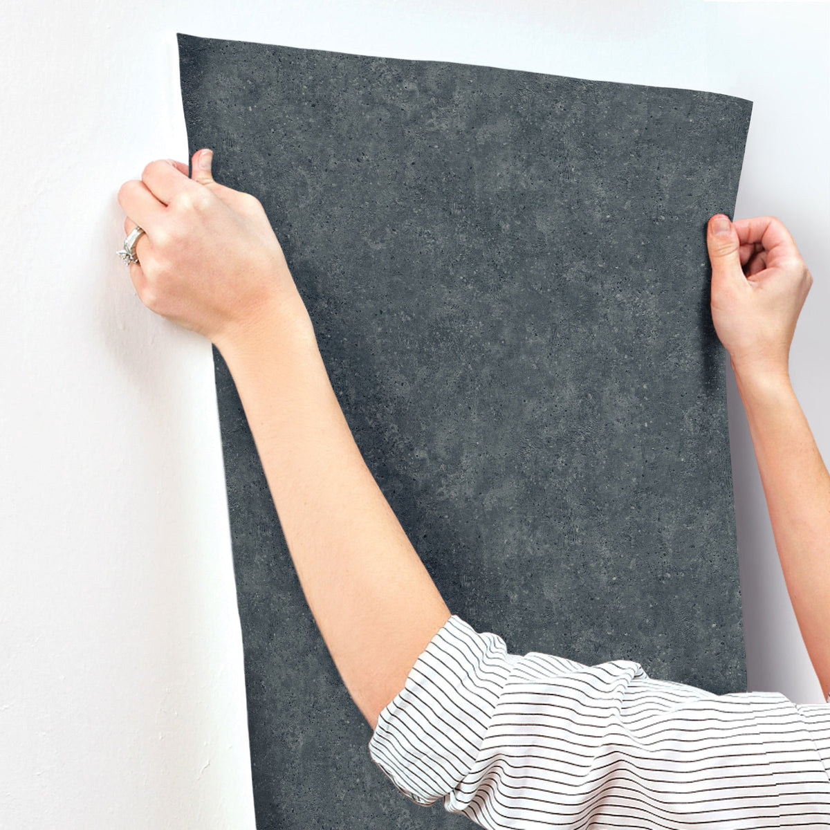 UW1086N-peel-and-stick-wallpaper-stick-application-step