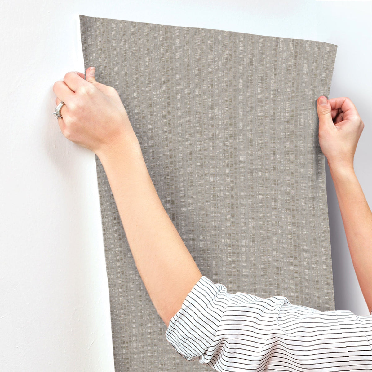 UW1095N-peel-and-stick-wallpaper-stick-application-step