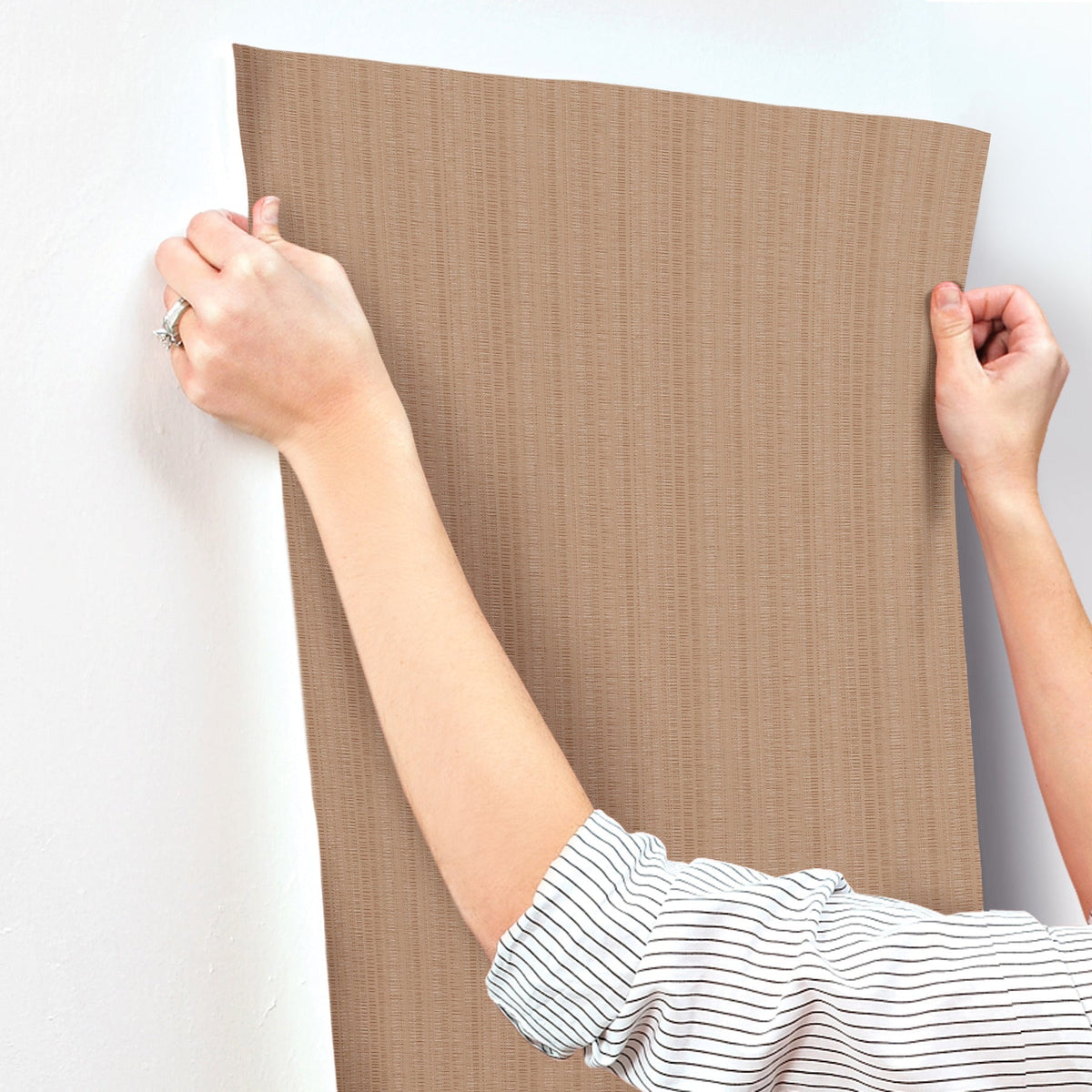 UW1096N-peel-and-stick-wallpaper-stick-application-step