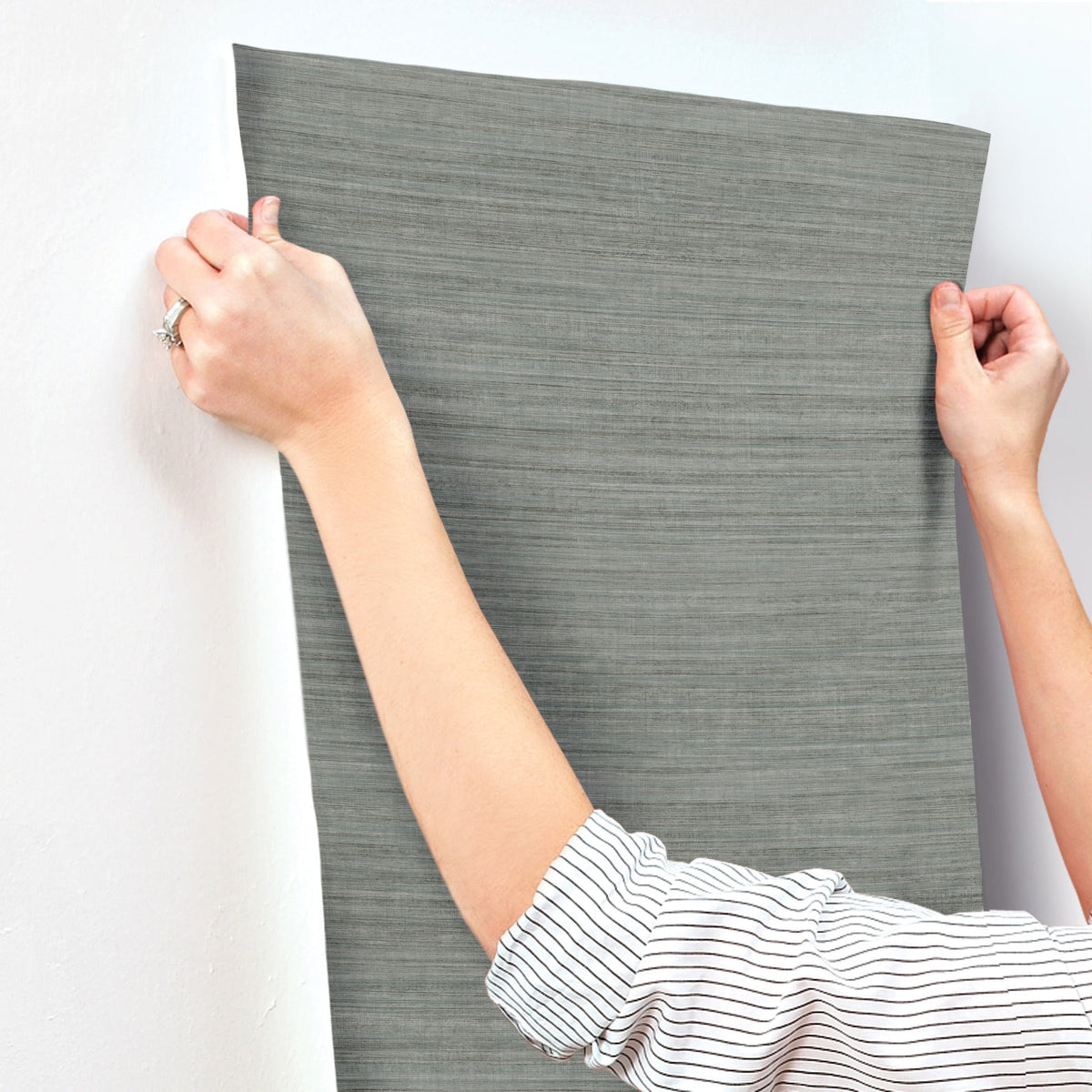 UW1103N-peel-and-stick-wallpaper-stick-application-step