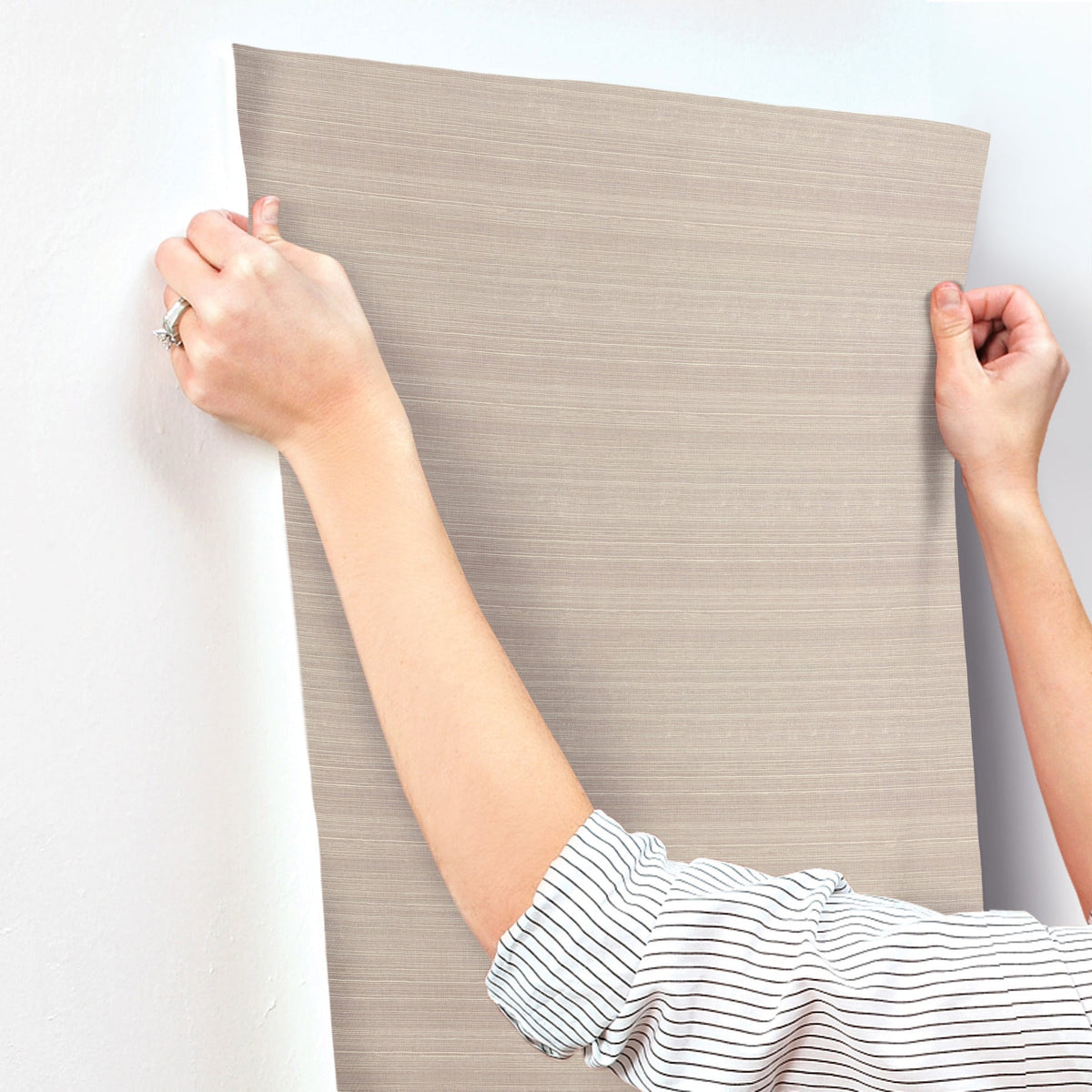 VG4406MH-peel-and-stick-wallpaper-stick-application-step