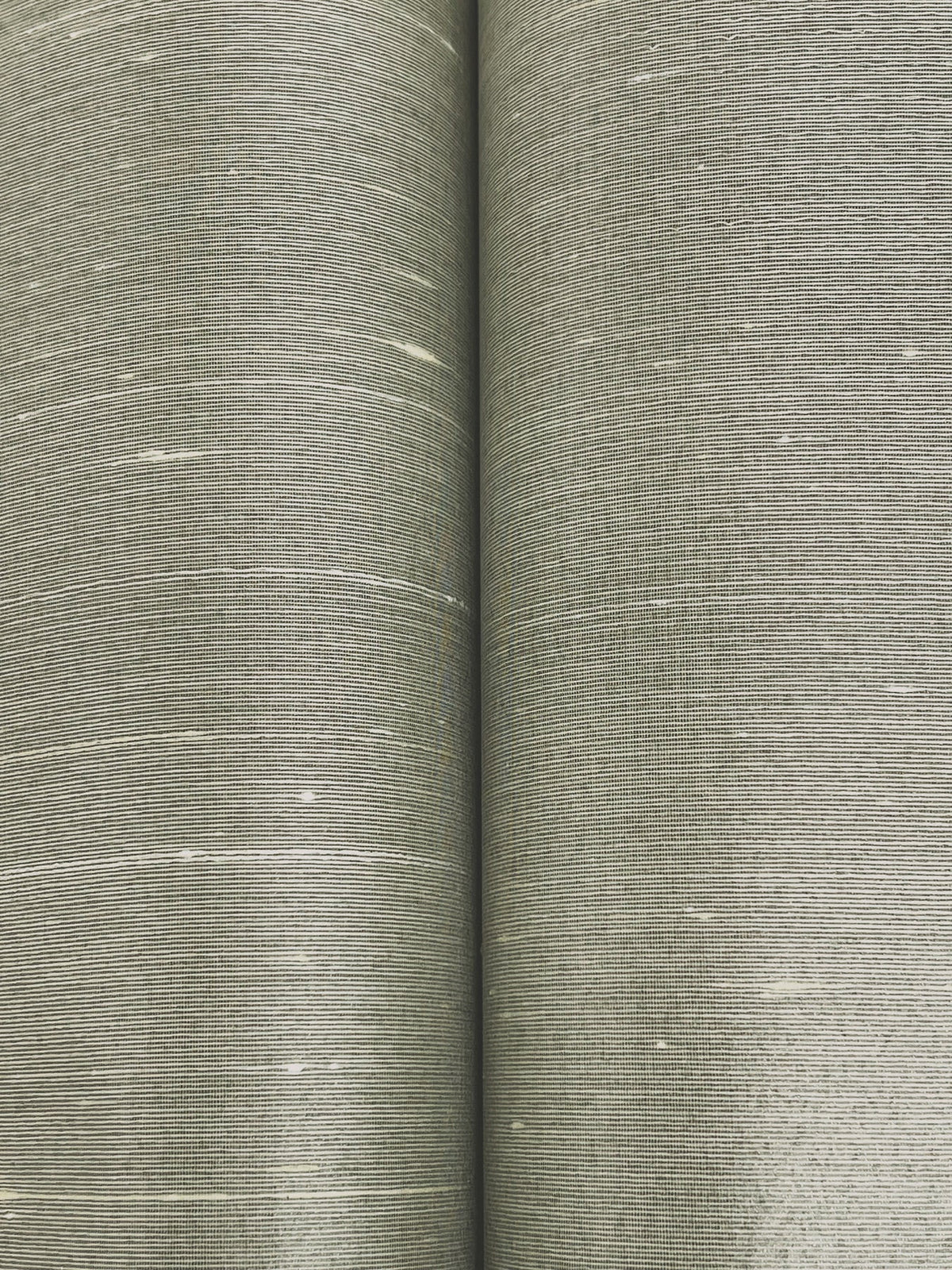 YGL7015-peel-and-stick-wallpaper-detail-closeup