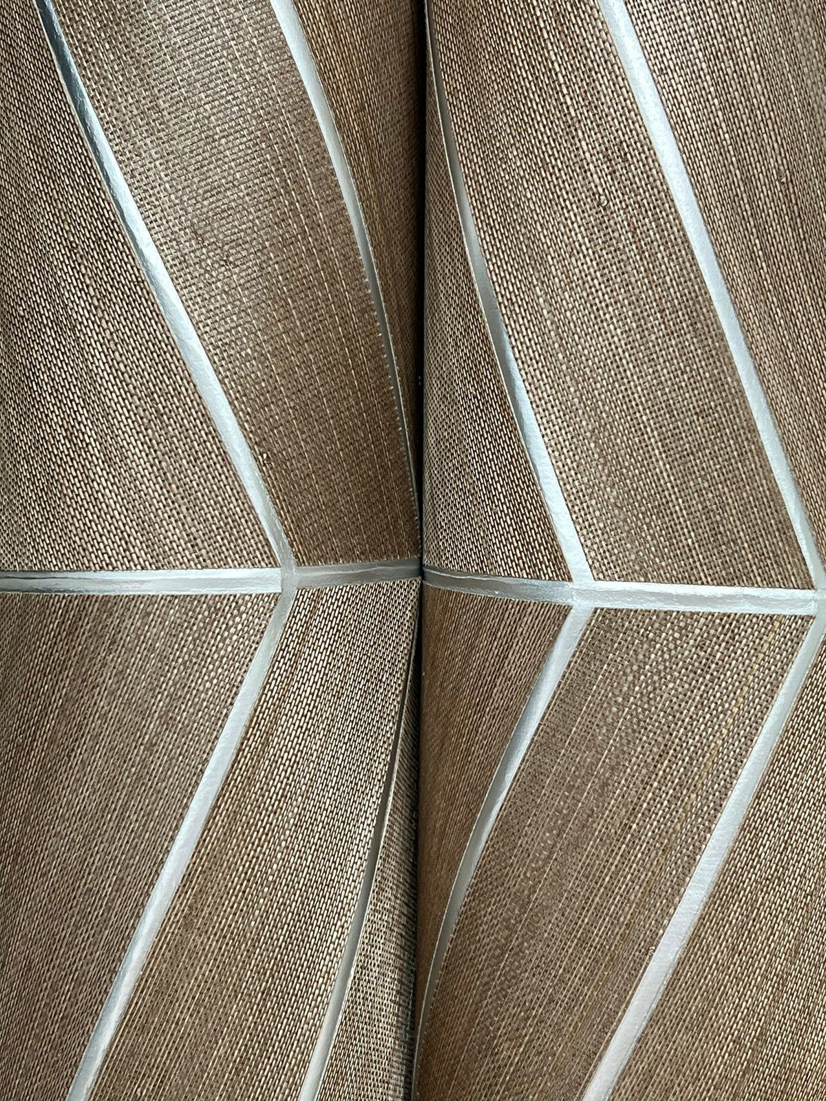 YGL7024-peel-and-stick-wallpaper-detail-closeup