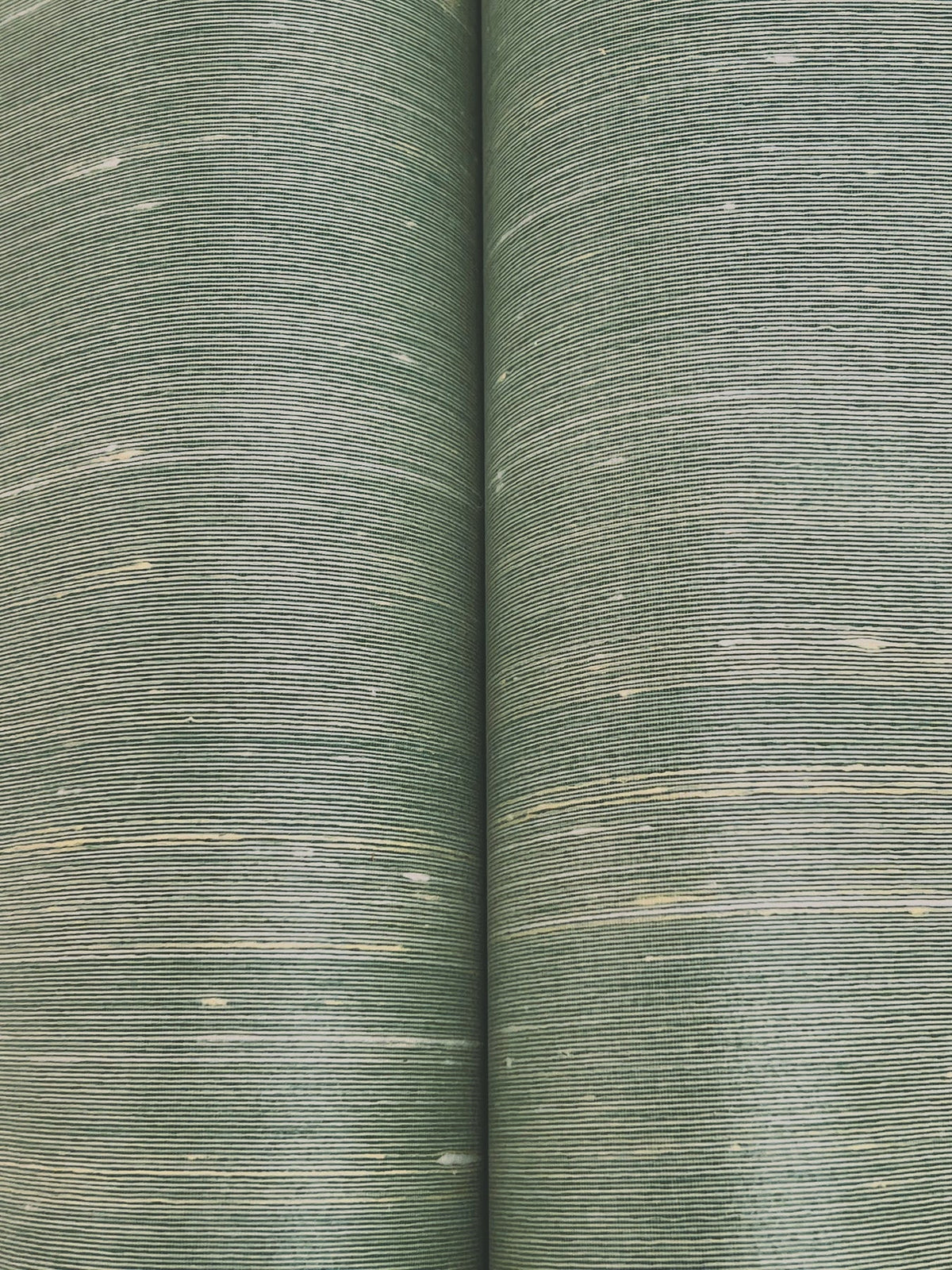YGL7031-peel-and-stick-wallpaper-detail-closeup