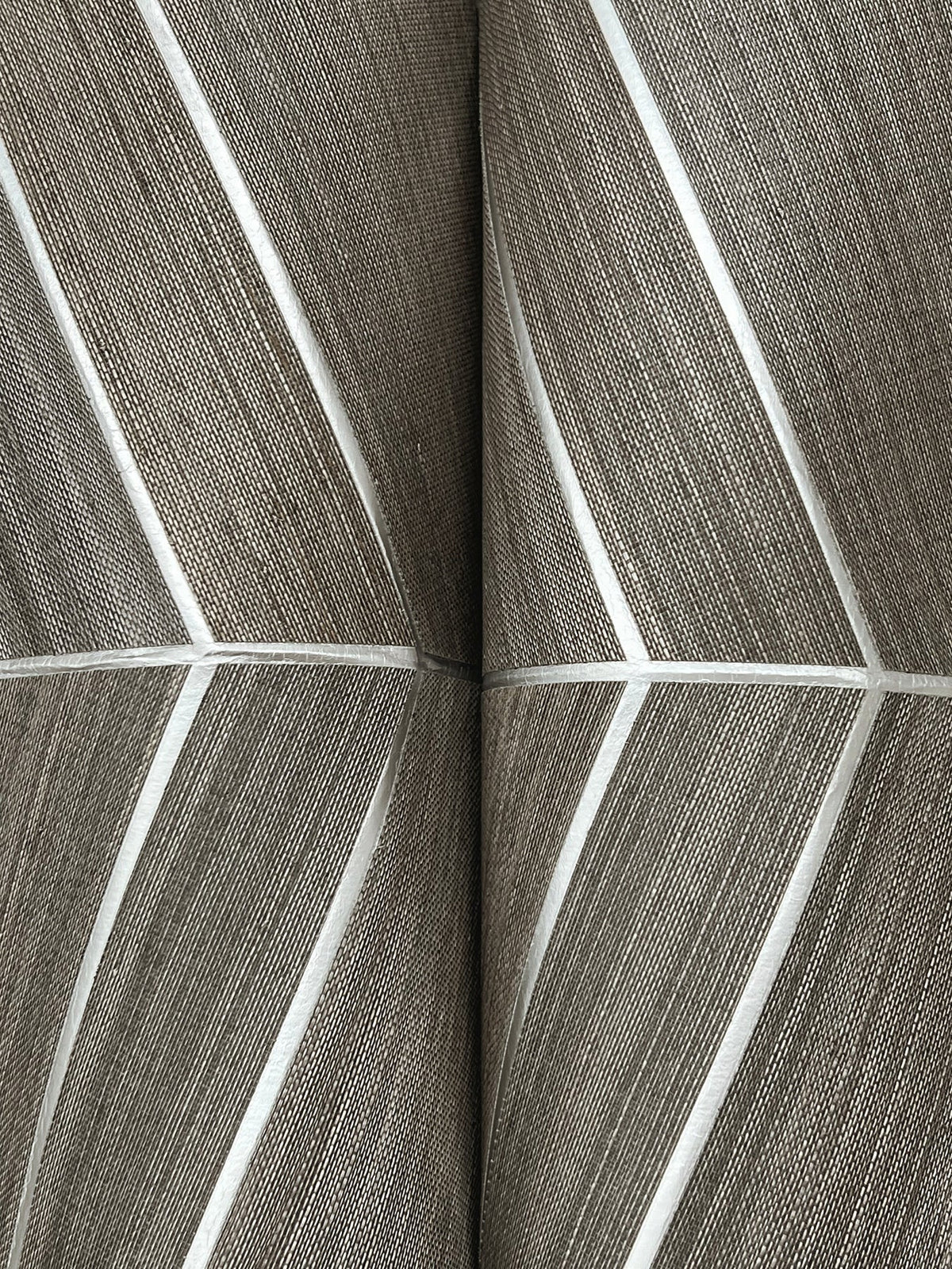 YGL7035-peel-and-stick-wallpaper-detail-closeup