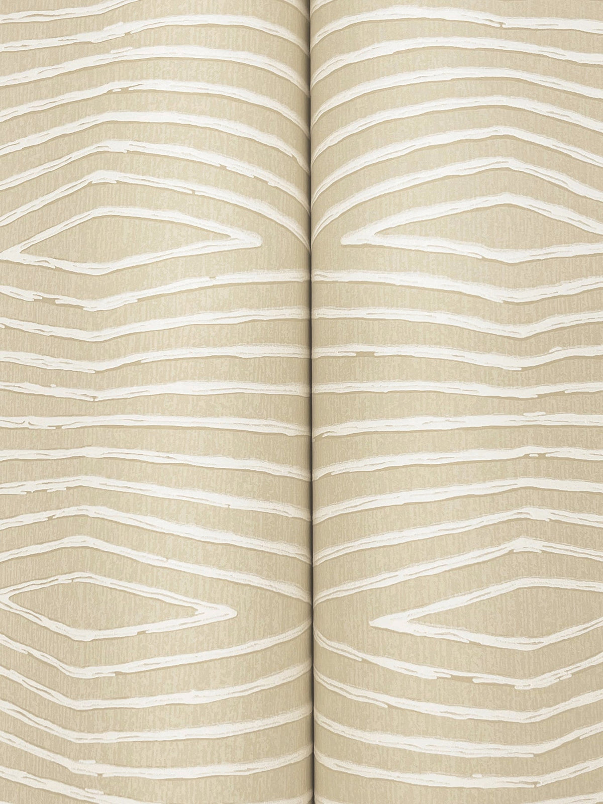 ZA8011-peel-and-stick-wallpaper-detail-closeup
