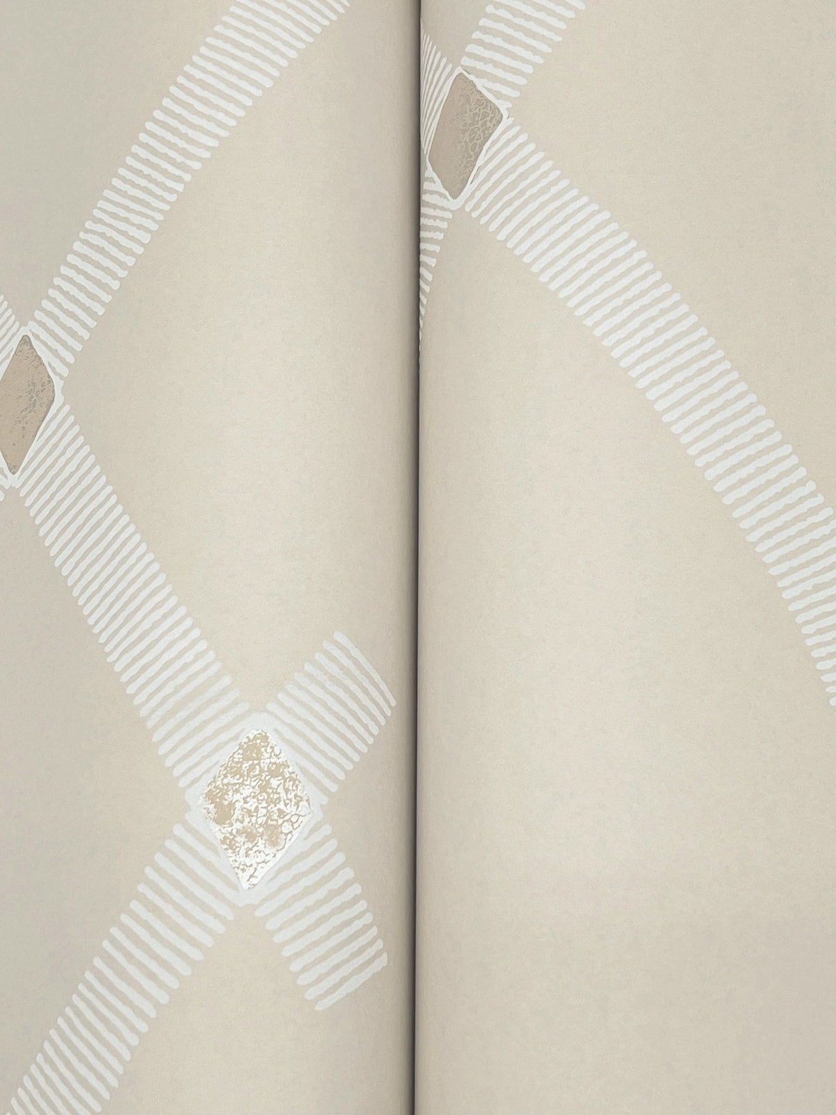ZA8034-peel-and-stick-wallpaper-detail-closeup