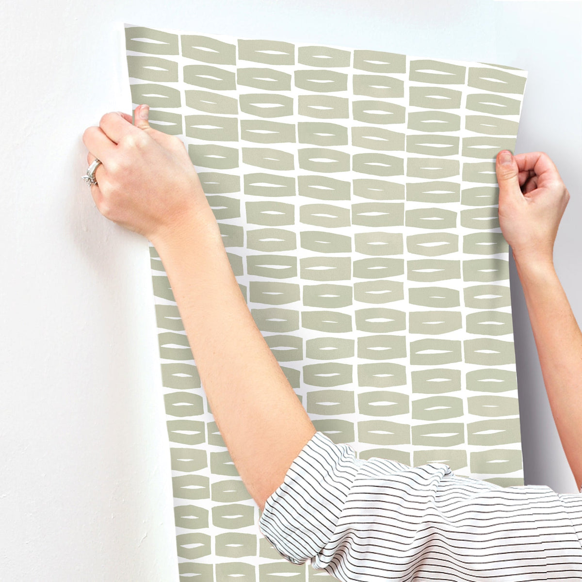 ZM2862-peel-and-stick-wallpaper-stick-application-step