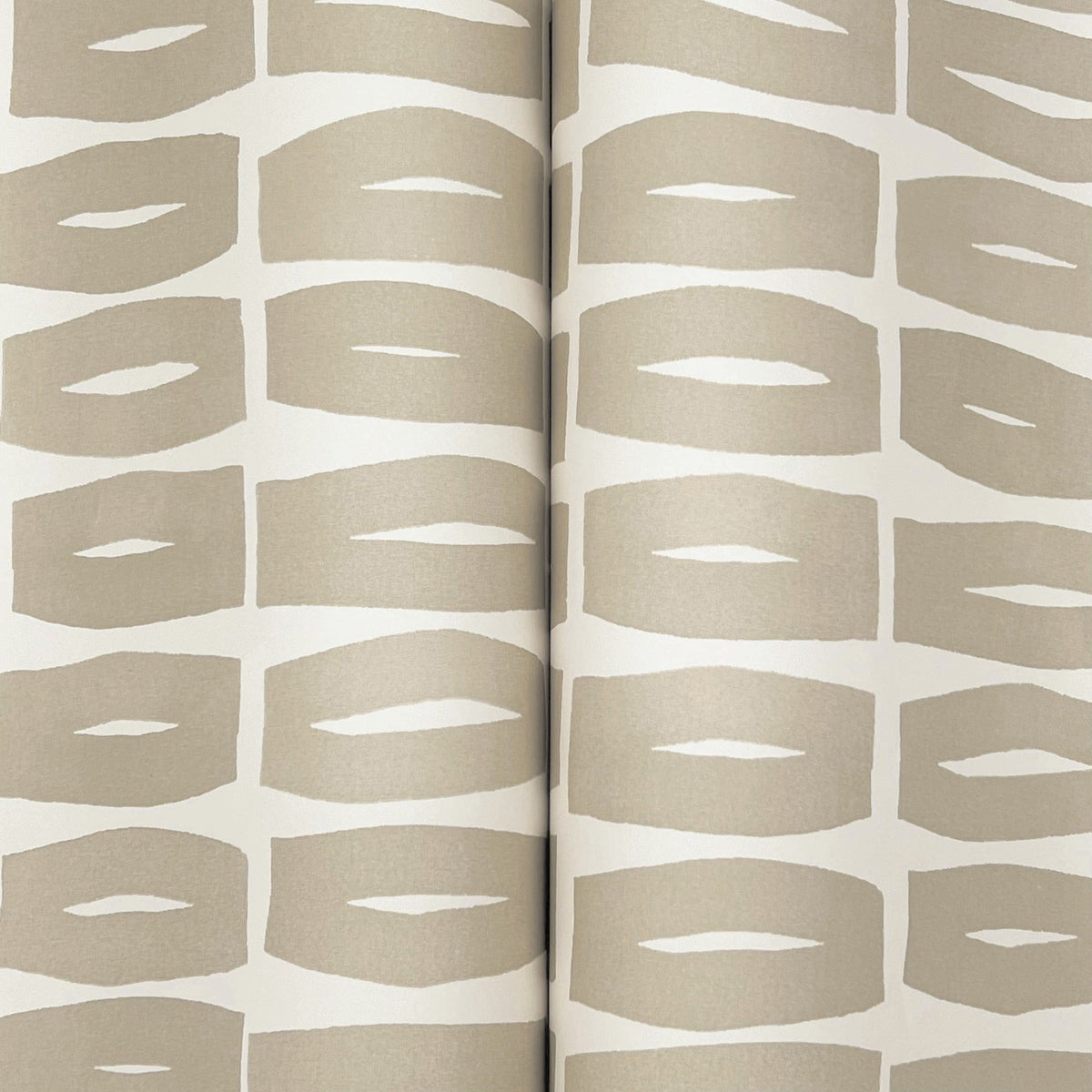 ZM2864-peel-and-stick-wallpaper-detail-closeup
