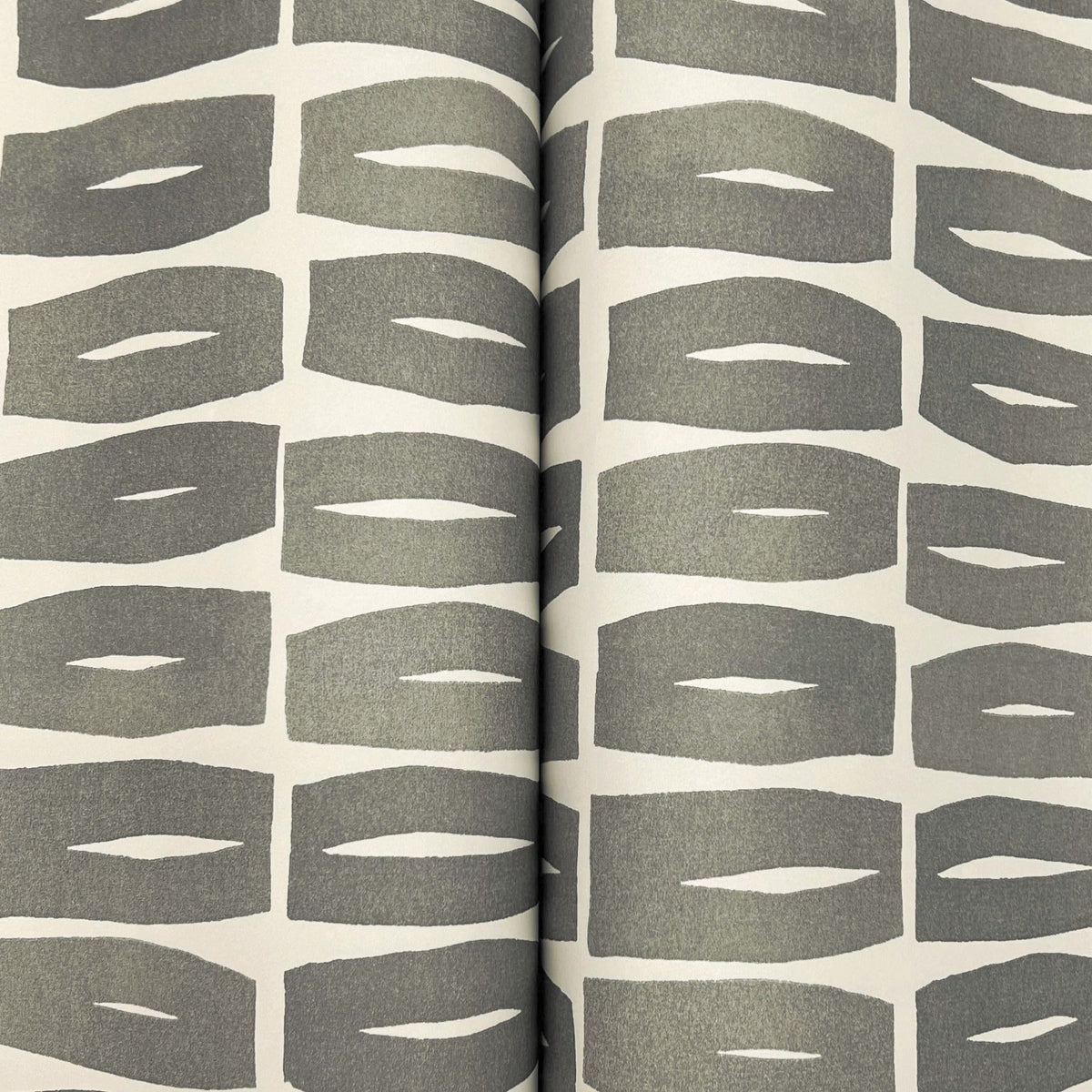 ZM2865-peel-and-stick-wallpaper-detail-closeup