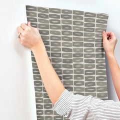 ZM2865-peel-and-stick-wallpaper-stick-application-step
