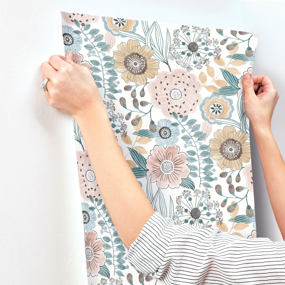 ZM2891-peel-and-stick-wallpaper-stick-application-step