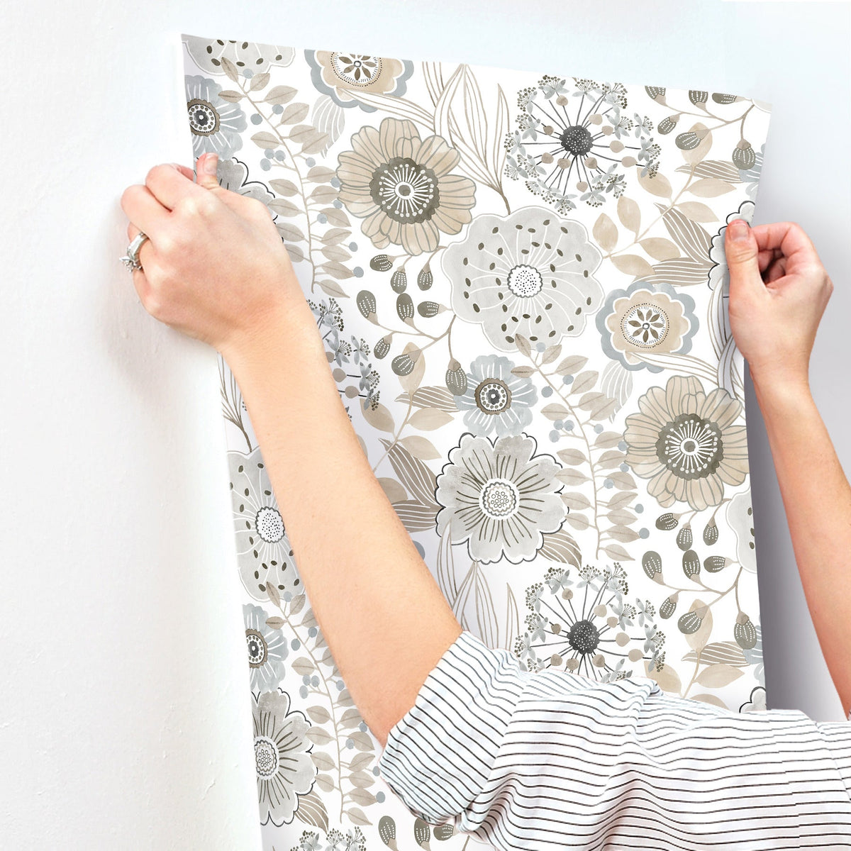 ZM2894-peel-and-stick-wallpaper-stick-application-step